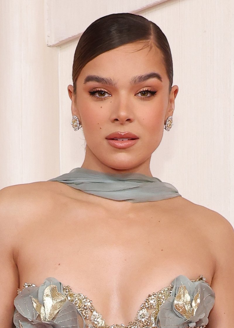 Ash K Holm with Hailee Steinfeld, beauty look